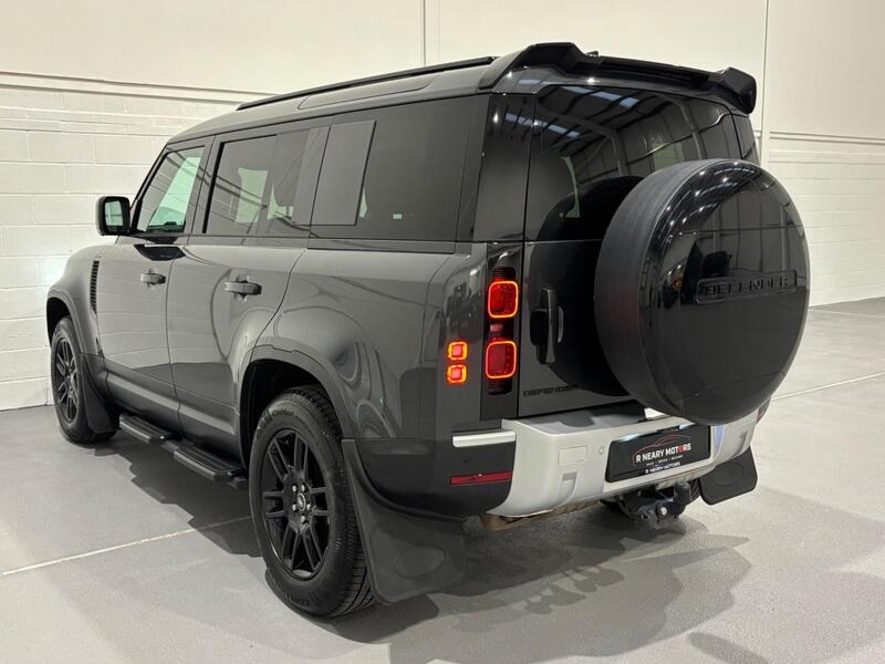 
								Land Rover Defender 110 2025 full									