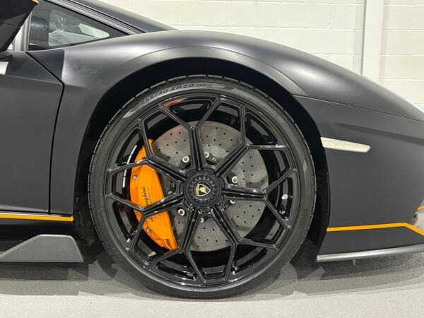 
								Lamborghini Aventador full									