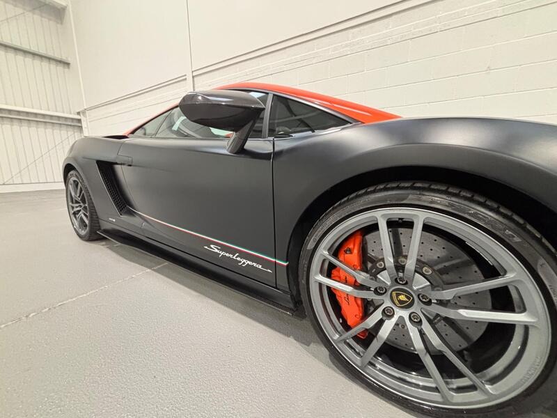 
								Lamborghini Gallardo full									