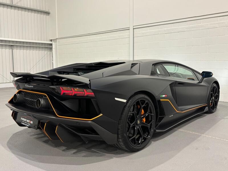 
								Lamborghini Aventador full									