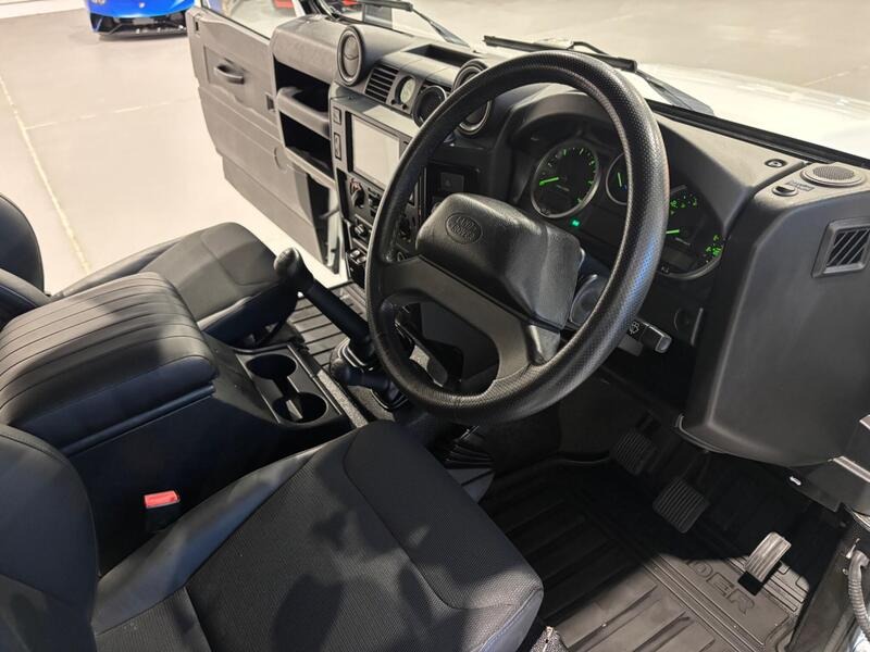 
								Land Rover Defender 110 full									