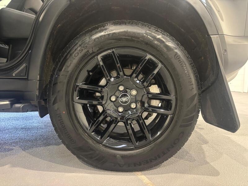 
								Land Rover Defender 110 2025 full									