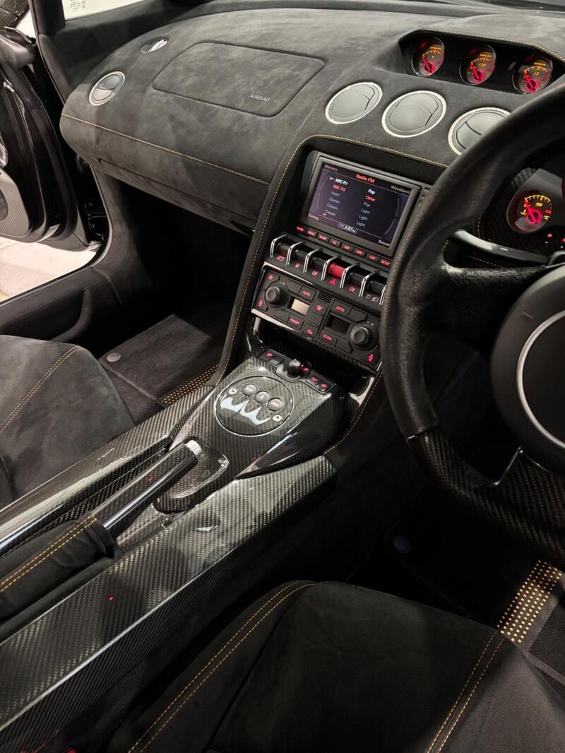 
								Lamborghini Gallardo full									