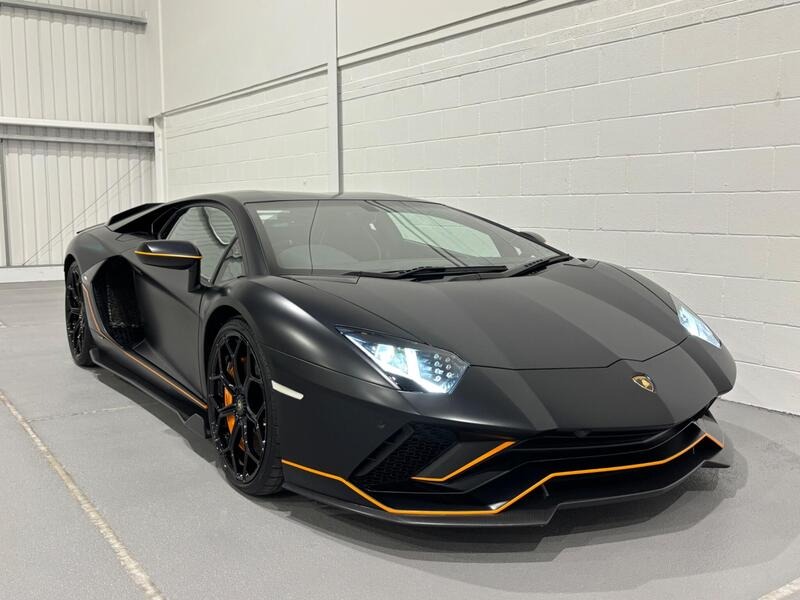 
								Lamborghini Aventador full									