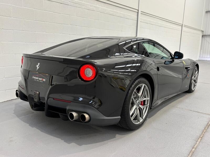 
								Ferrari F12 Berlinetta full									