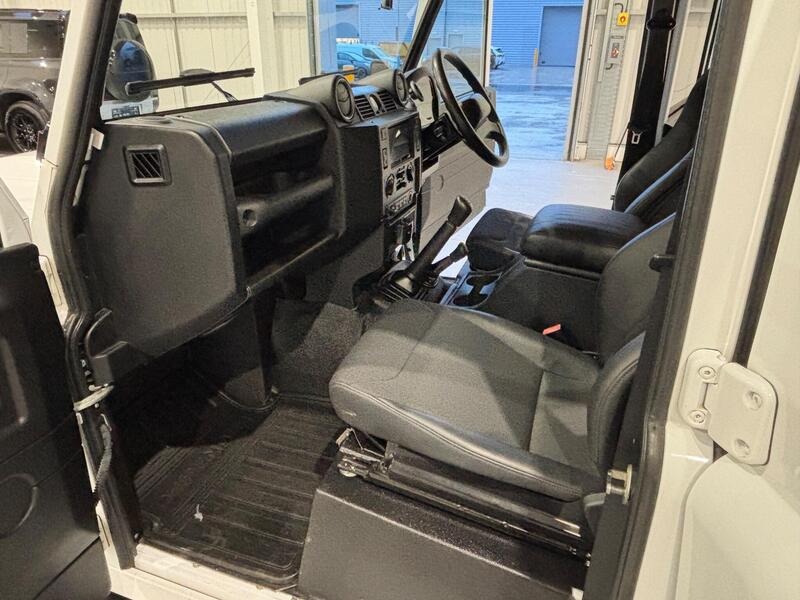 
								Land Rover Defender 110 full									