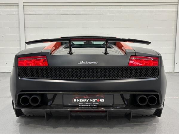 
								Lamborghini Gallardo full									