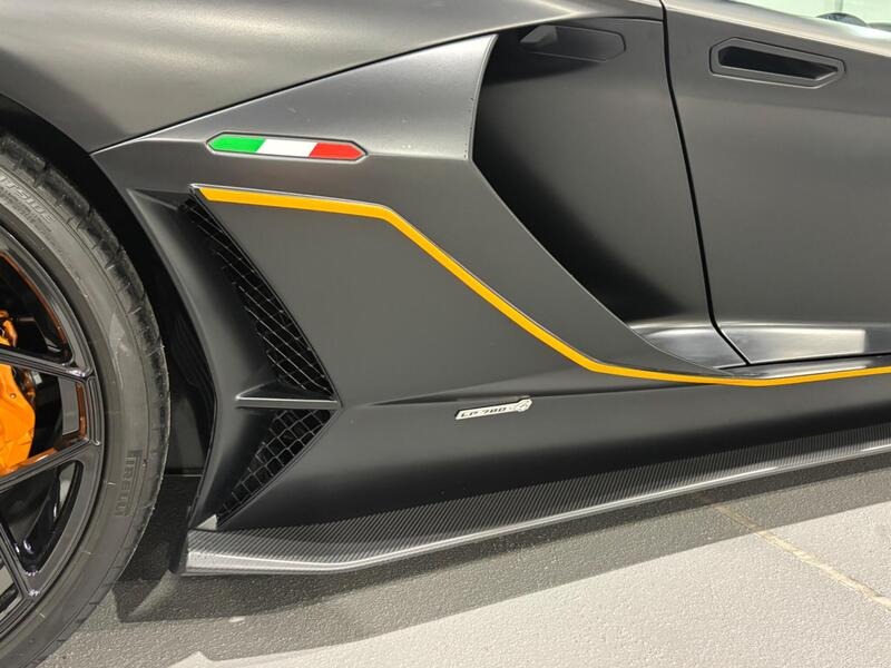 
								Lamborghini Aventador full									