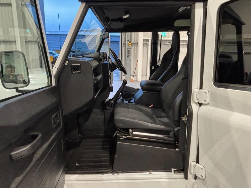 
								Land Rover Defender 110 full									