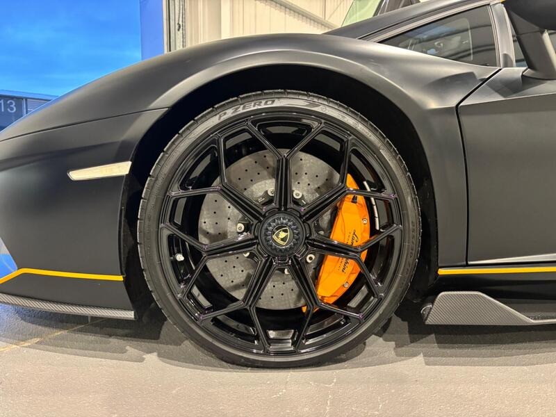 
								Lamborghini Aventador full									