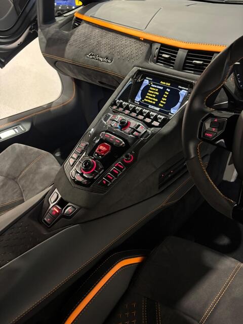 
								Lamborghini Aventador full									