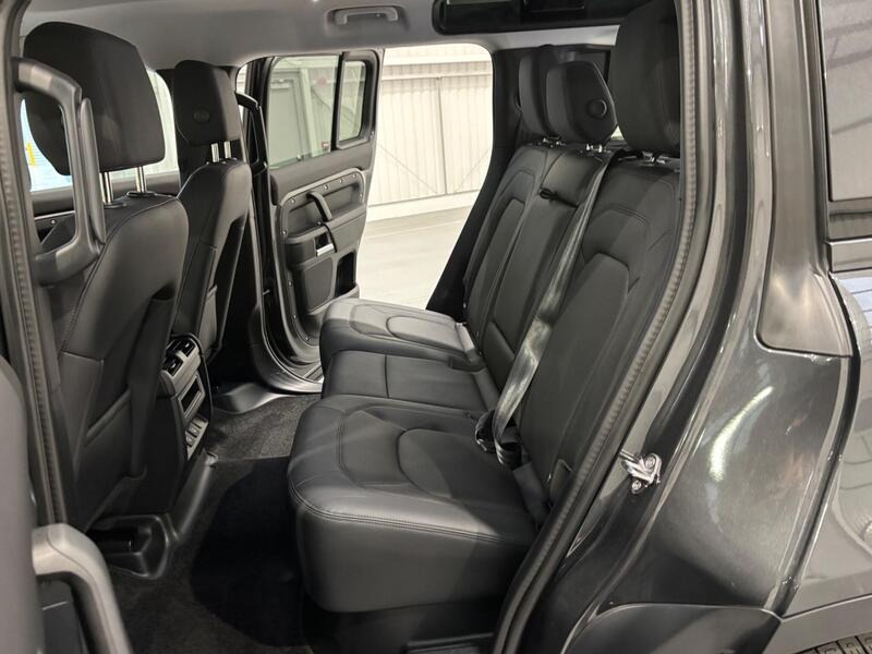 
								Land Rover Defender 110 2025 full									