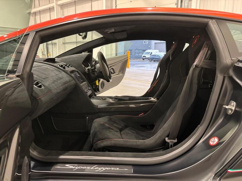 
								Lamborghini Gallardo full									