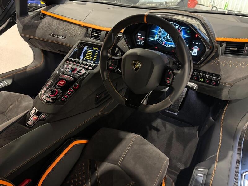 
								Lamborghini Aventador full									