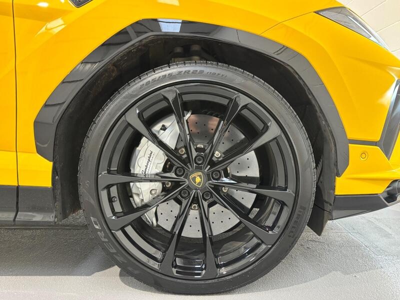 
								Lamborghini Urus full									