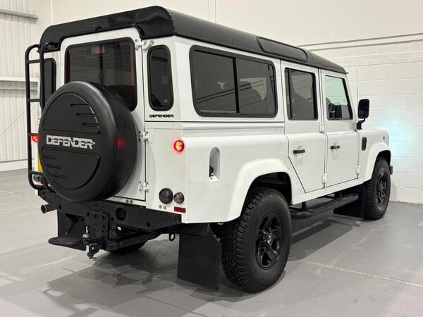 
								Land Rover Defender 110 full									