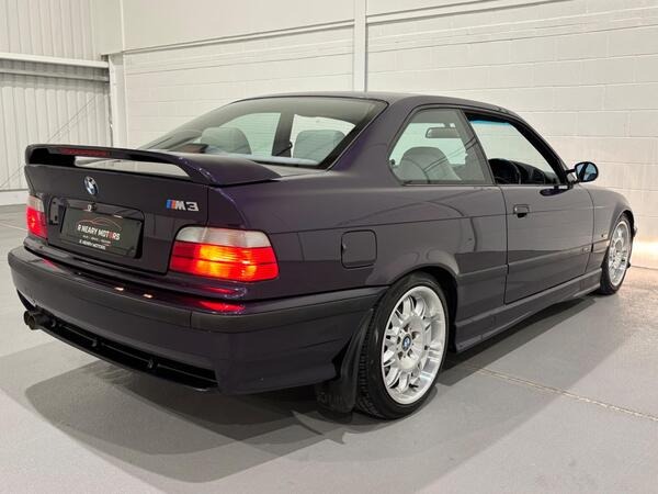 
								BMW 3 Series full									