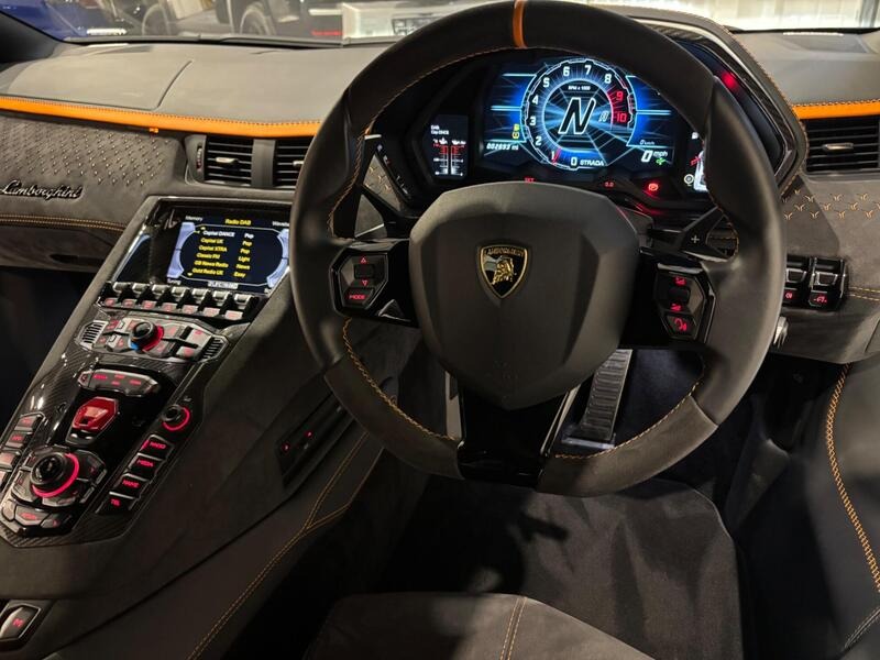 
								Lamborghini Aventador full									
