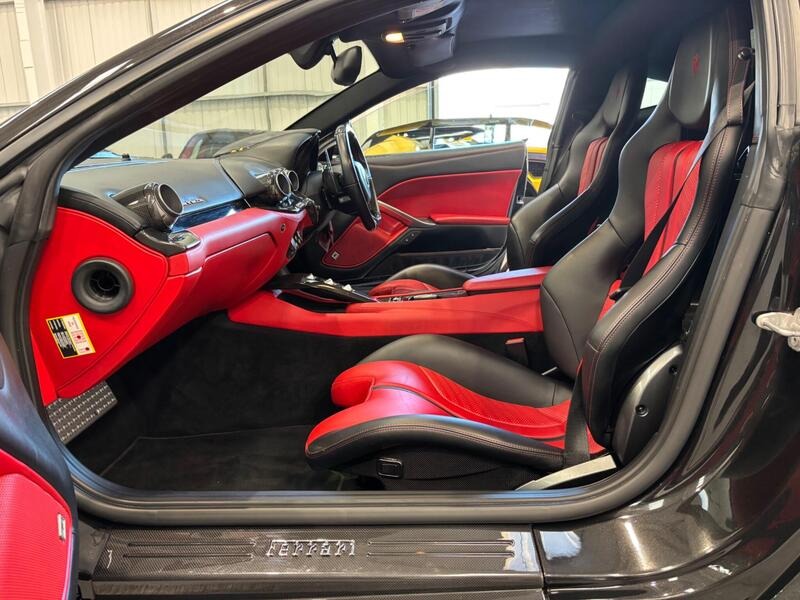 
								Ferrari F12 Berlinetta full									