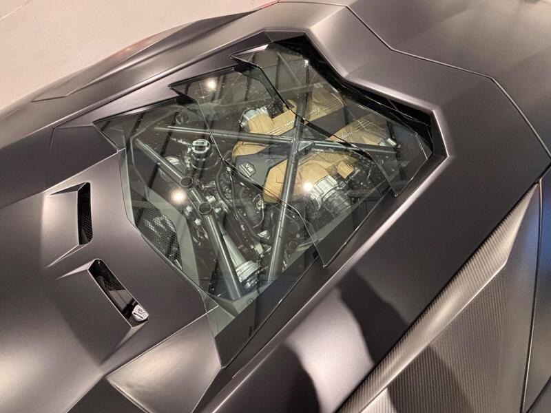 
								Lamborghini Aventador full									