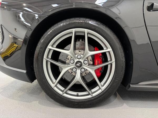 
								Ferrari F12 Berlinetta full									