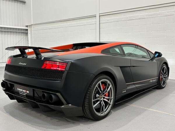 
								Lamborghini Gallardo full									