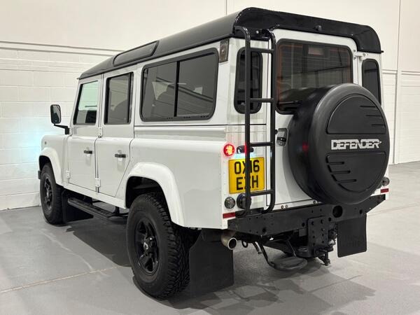 
								Land Rover Defender 110 full									