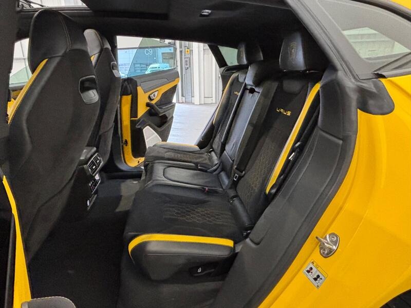 
								Lamborghini Urus full									