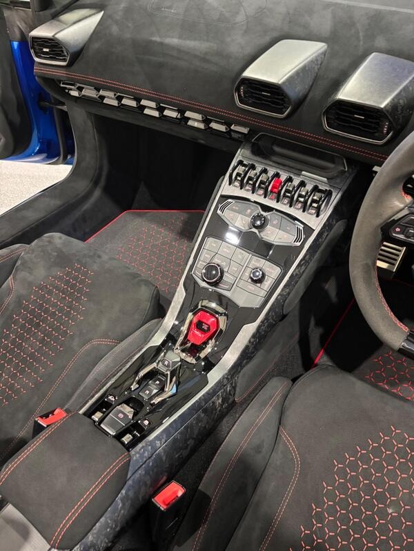 
								Lamborghini Huracan full									