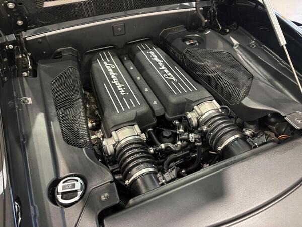 
								Lamborghini Gallardo full									