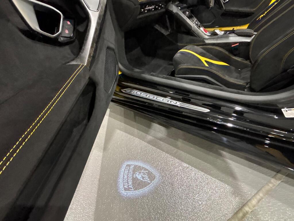 
								Lamborghini Huracan full									