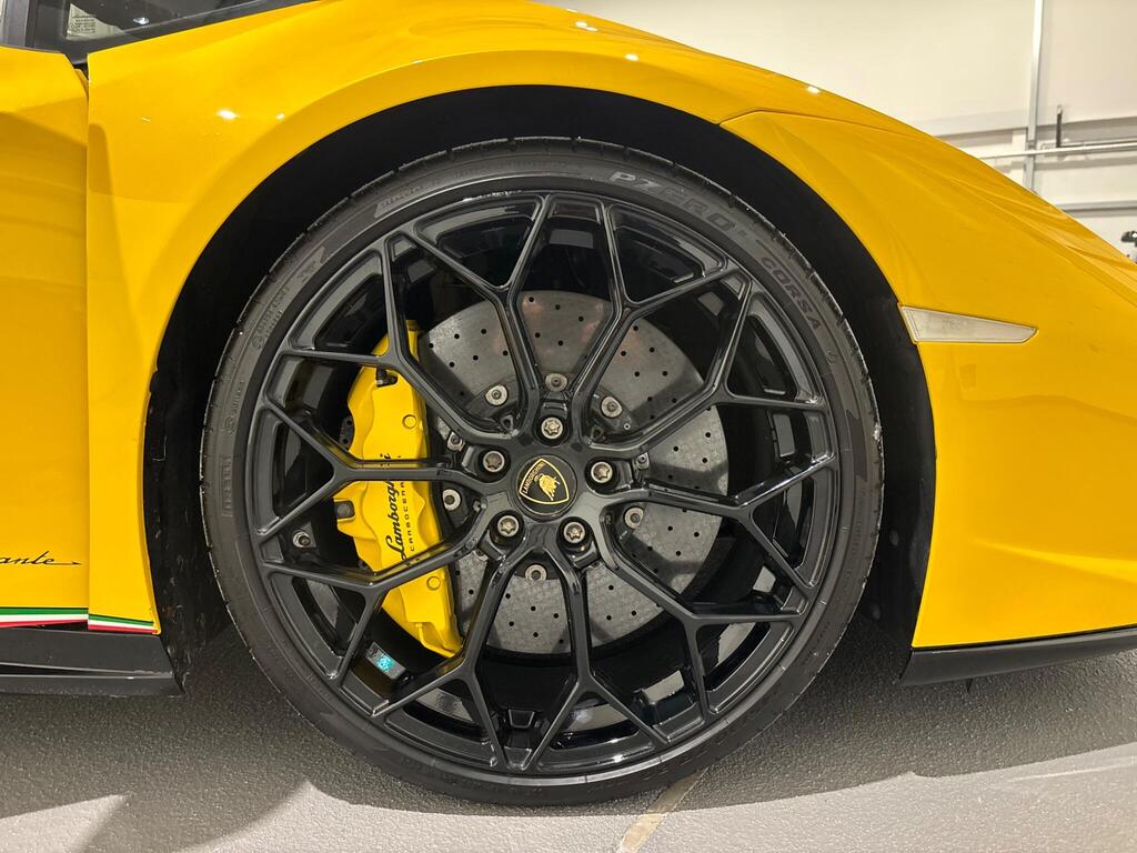 
								Lamborghini Huracan full									
